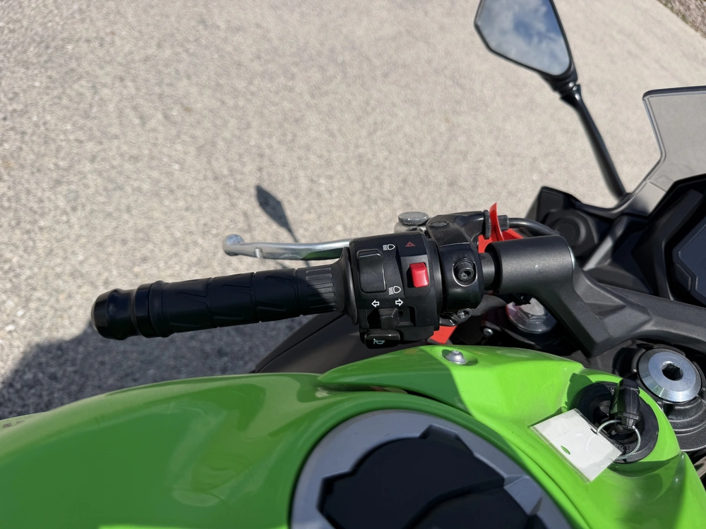 2022 Kawasaki Ninja® 650 alt