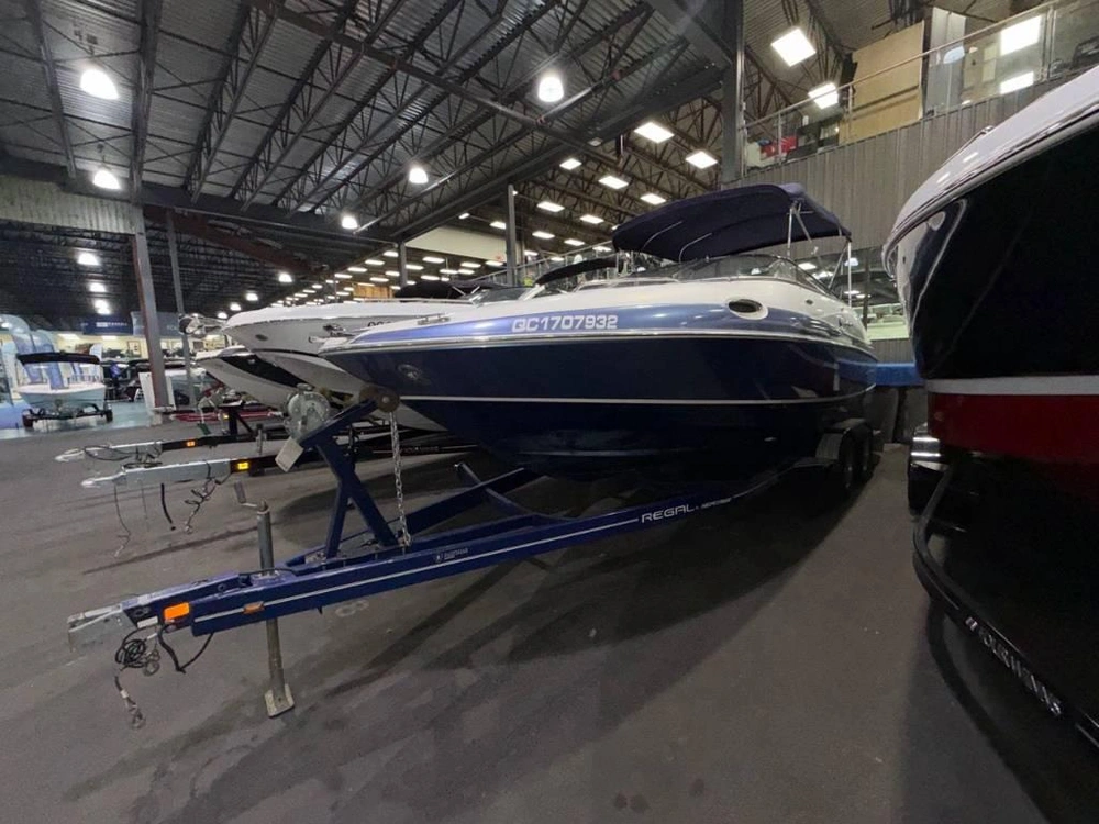 2009 Regal 2450 Cuddy Cabin alt
