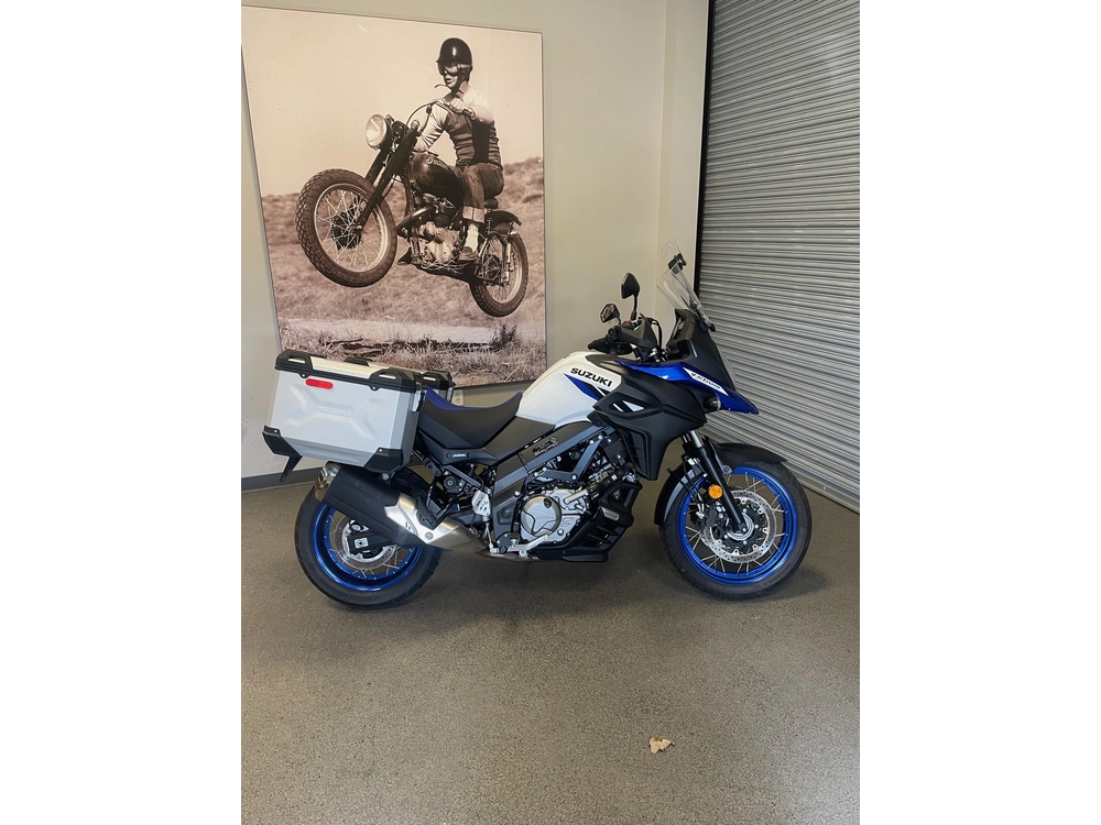 2024 Suzuki V-strom 650 Xt Adventure - White / Blue alt