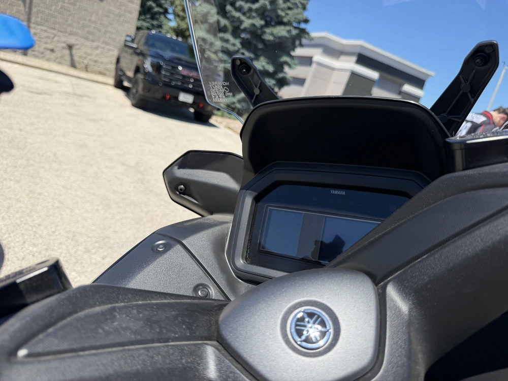 2025 Yamaha Xmax alt