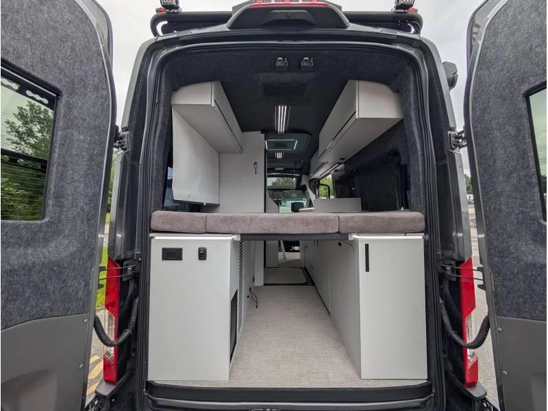 Grand Design Lineage Lvt1 2027 alt