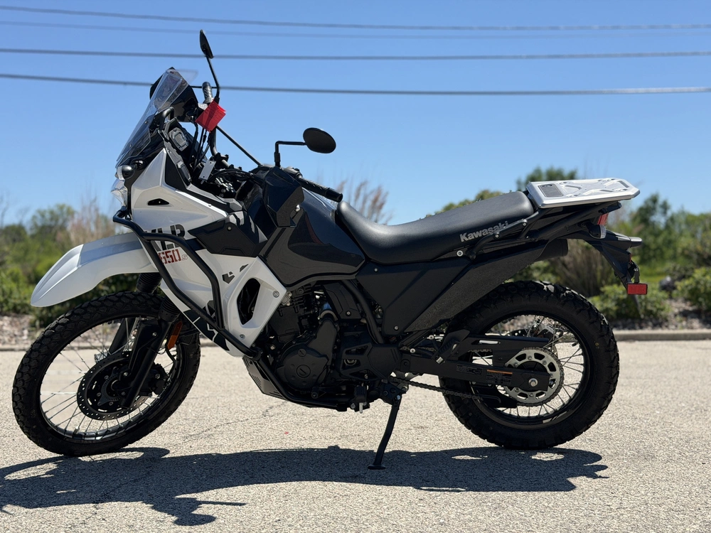 2025 Kawasaki Klr®650 S Pearl Crystal White/metallic Carbon Gray alt
