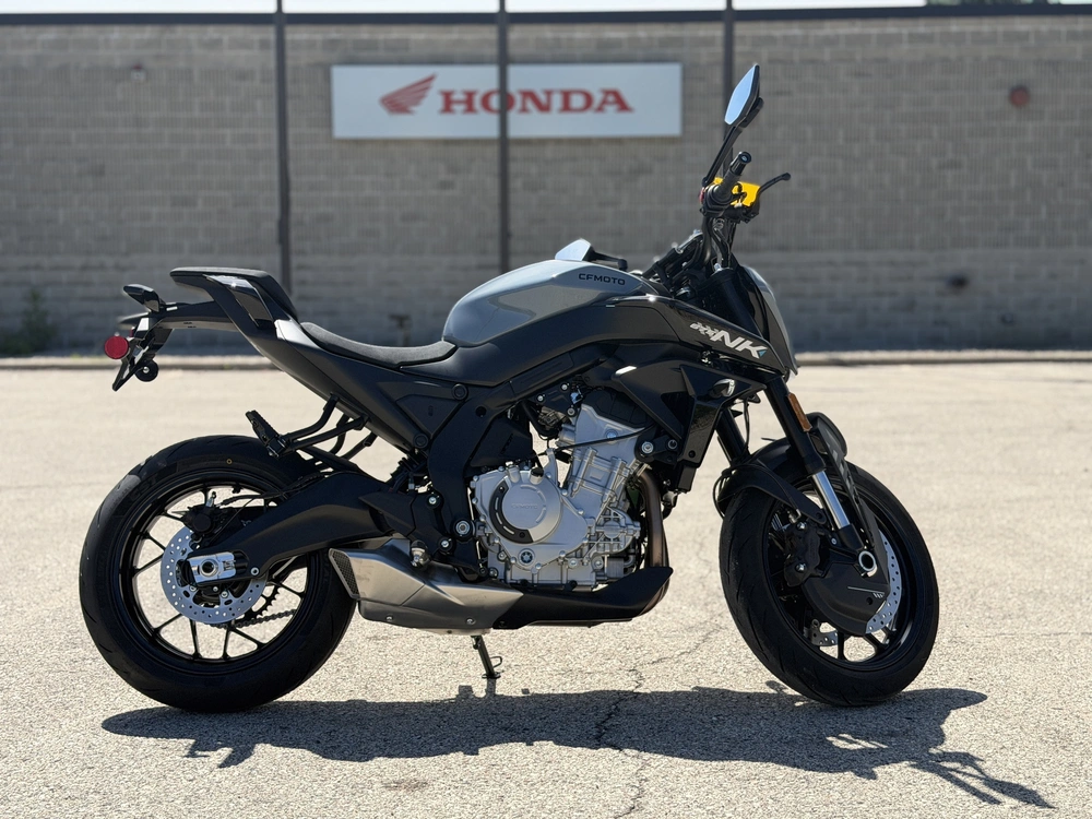 2026 Cfmoto 675nk alt