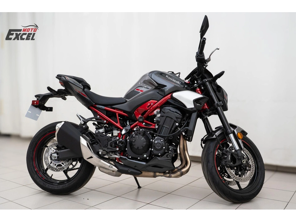 2025 Kawasaki Z900 Demo alt