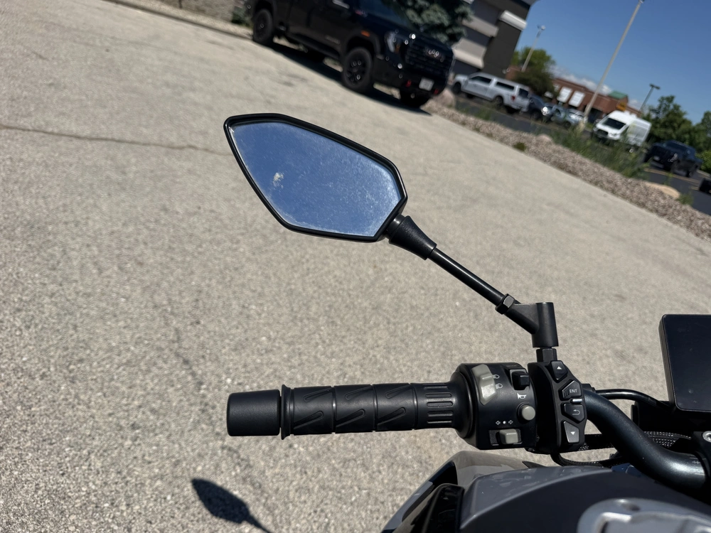 2022 Cfmoto 300nk alt