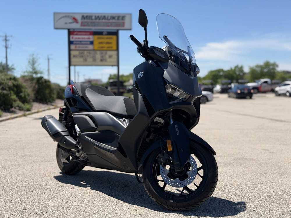 2025 Yamaha Xmax alt