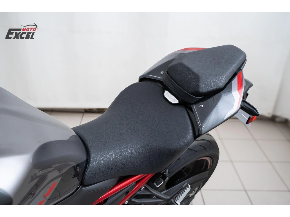 2025 Kawasaki Z900 Demo alt