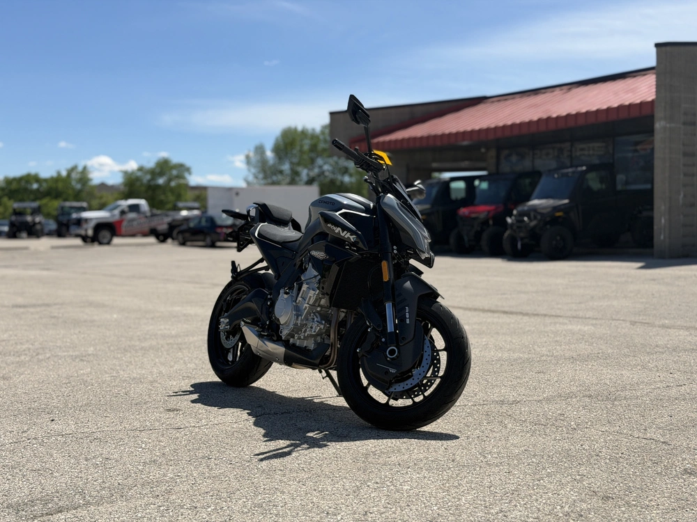 2026 Cfmoto 675nk alt