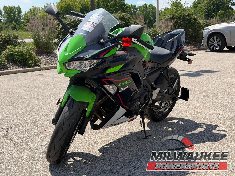 2022 Kawasaki Ninja® 650 alt