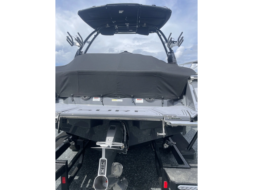 2026 Cobalt Boats R4 Surf alt