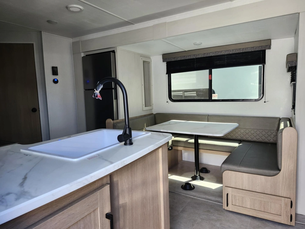 2026 Aspen Trail By Dutchmen 23 Bhs alt