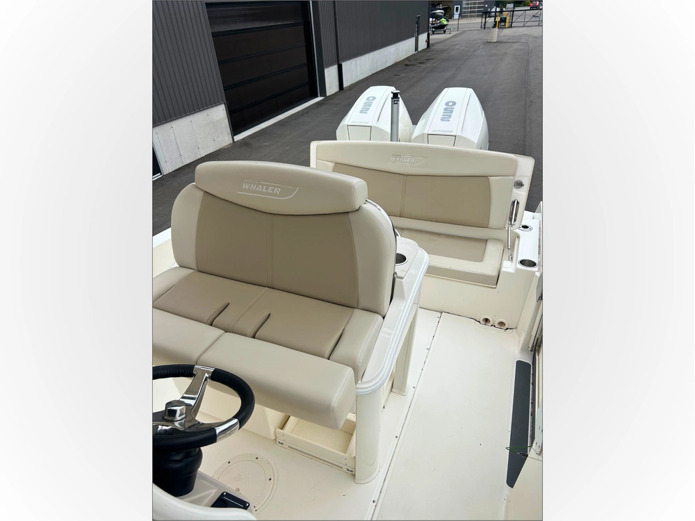 2022 Boston Whaler 270 Dauntless alt