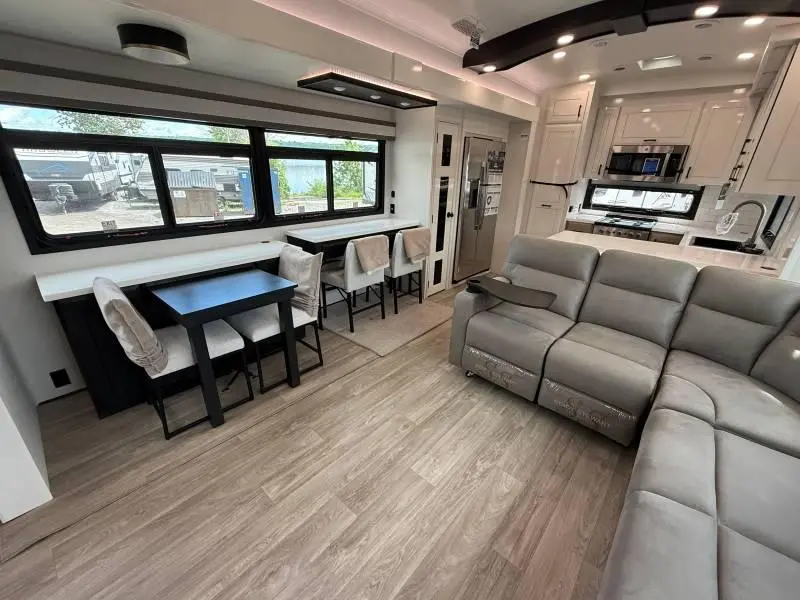 2027 Jayco Pinnacle