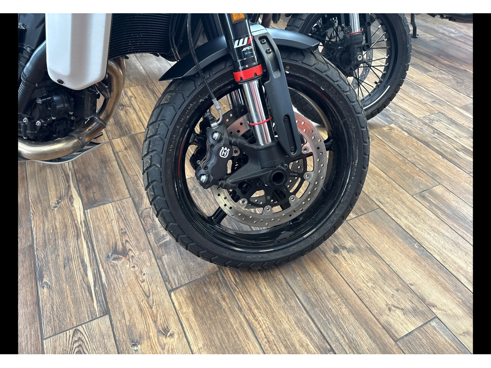 Husqvarna Svartpilen 801 2025 alt