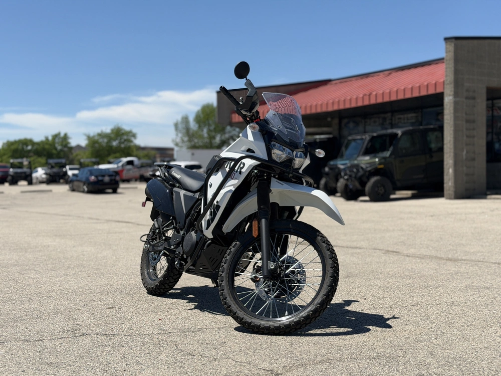 2025 Kawasaki Klr®650 S Pearl Crystal White/metallic Carbon Gray alt