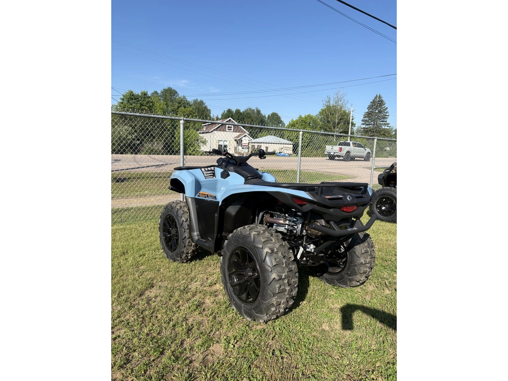 2026 Can-am Out Xt 700 alt