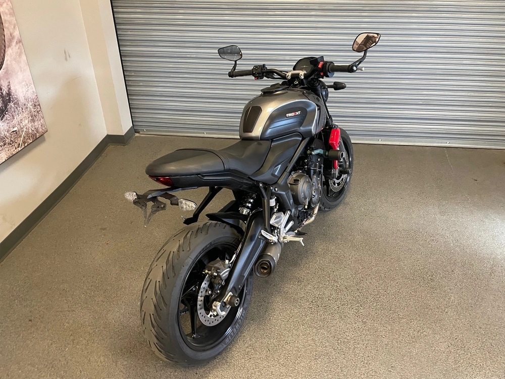 2024 Triumph Trident 660 alt