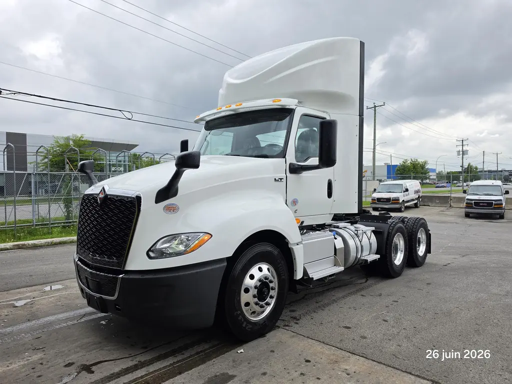 International LT625