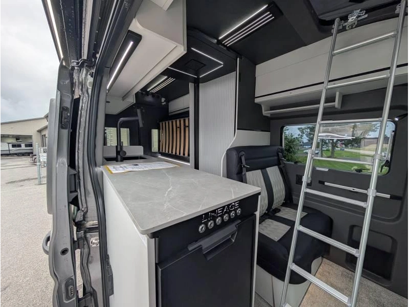 Grand Design Lineage Lvt1 2027 alt