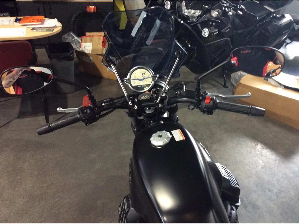 Moto Guzzi V7 Stone Abs 2022 alt
