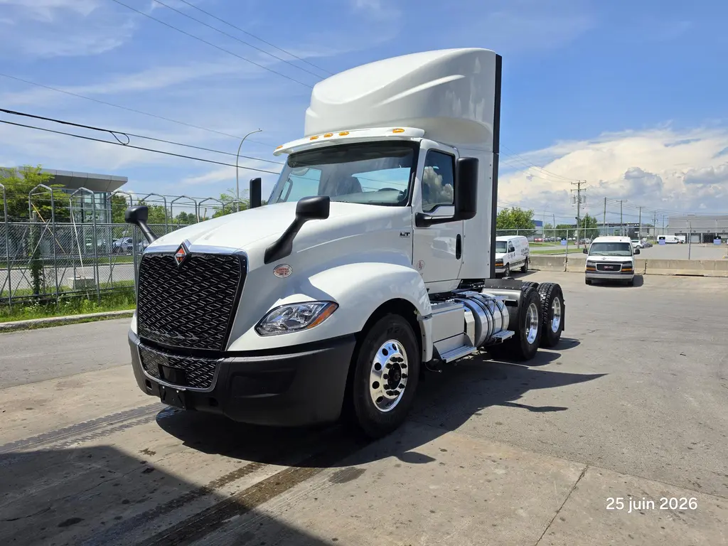International LT625