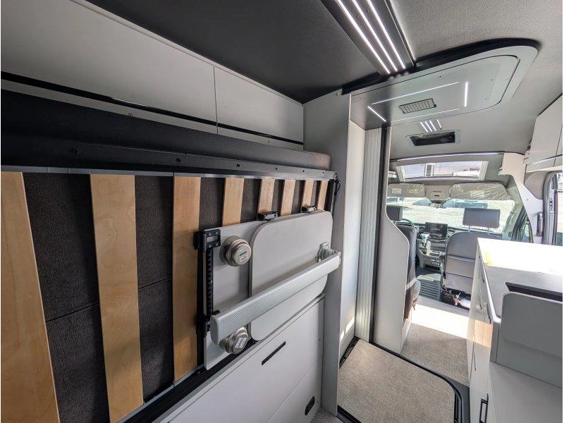 Grand Design Lineage Lvt1 2027 alt