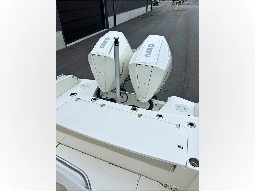 2022 Boston Whaler 270 Dauntless alt