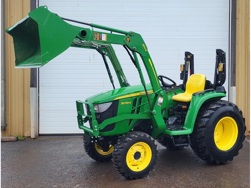 2023 John Deere 3038e alt