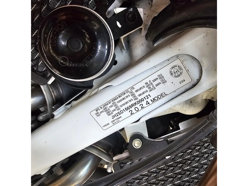 2024 Honda Africa Twin Adventure Sports alt