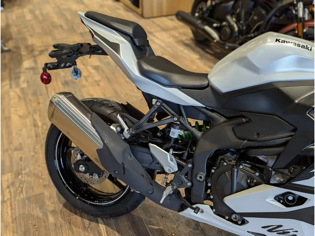 Used 2025 Kawasaki Ninja ZX-4RR // Metallic Matte Whitish Silver