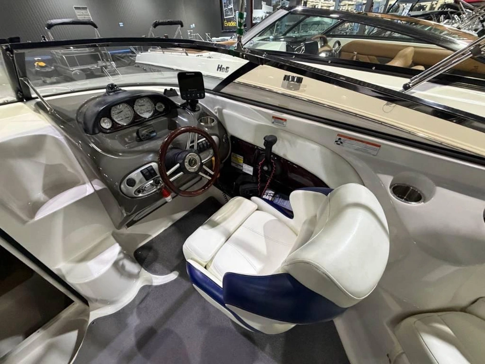 2009 Regal 2450 Cuddy Cabin alt