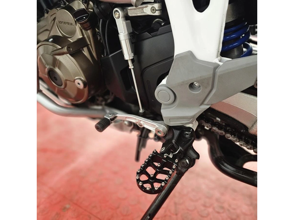 2024 Honda Africa Twin Adventure Sports alt