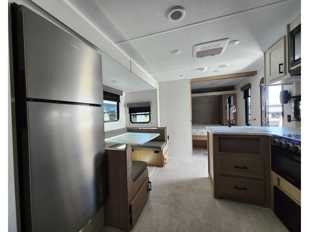 2026 Aspen Trail By Dutchmen 23 Bhs alt