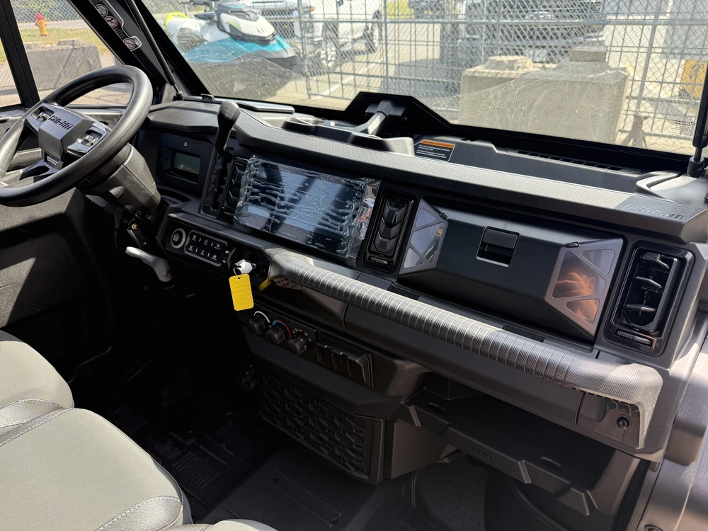 2026 Can-am Defender Limited Cab Hd11 alt