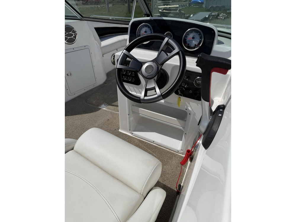 2015 Hurricane 187 Sundeck + Trailer