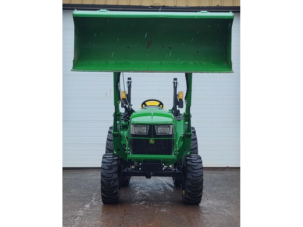 2023 John Deere 3038e alt