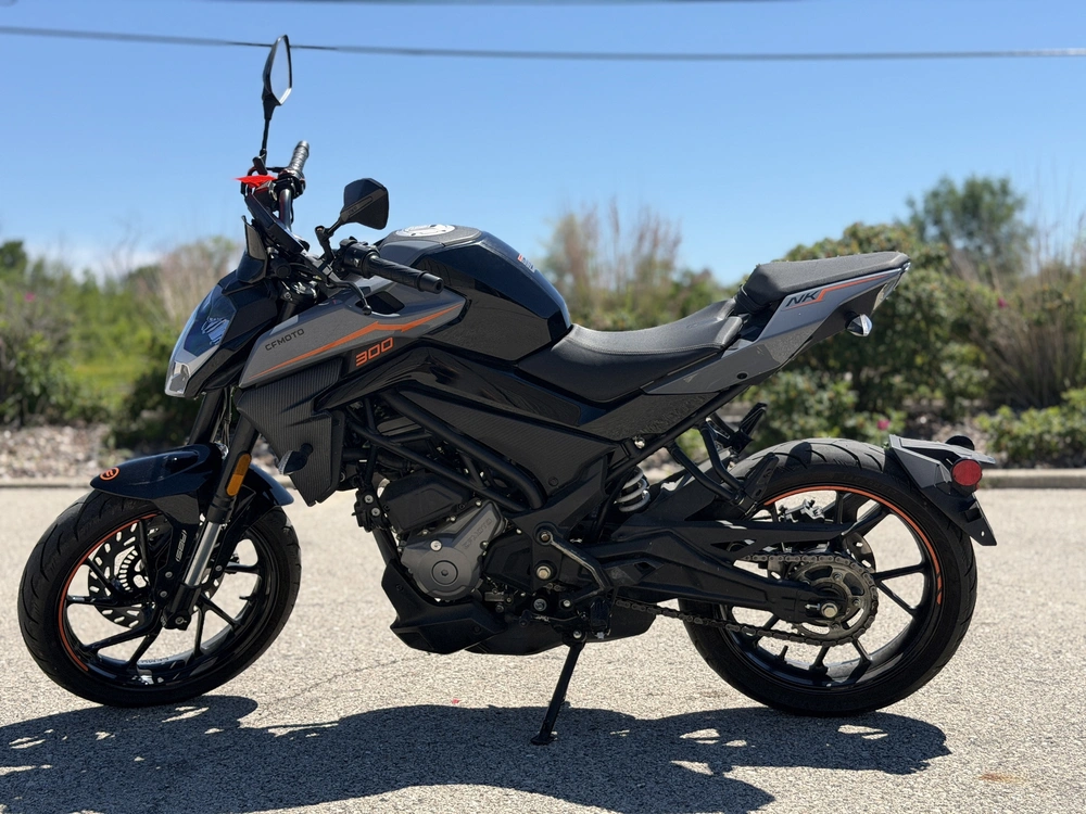 2022 Cfmoto 300nk alt