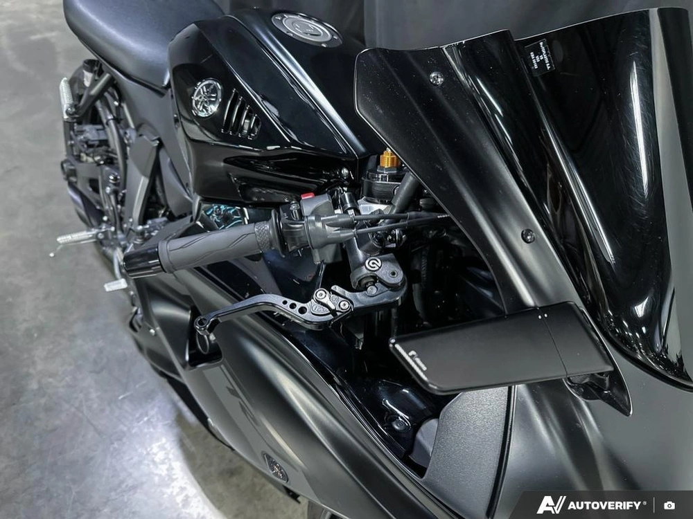 2025 Yamaha R7 alt