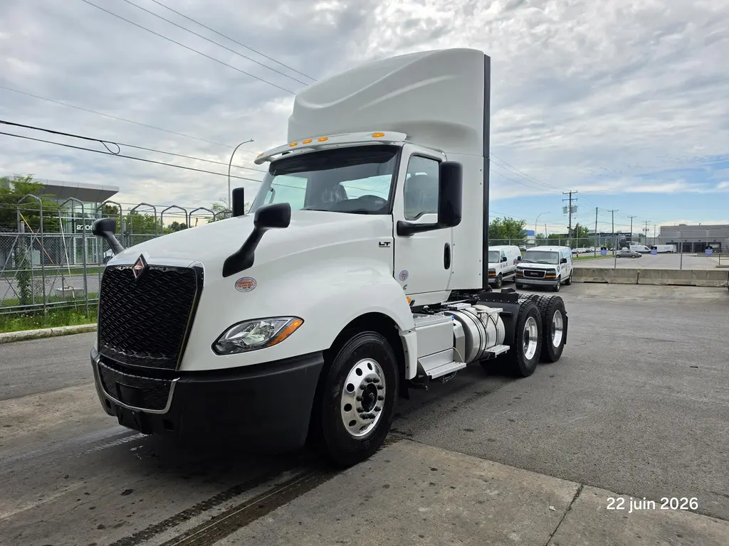 International LT625