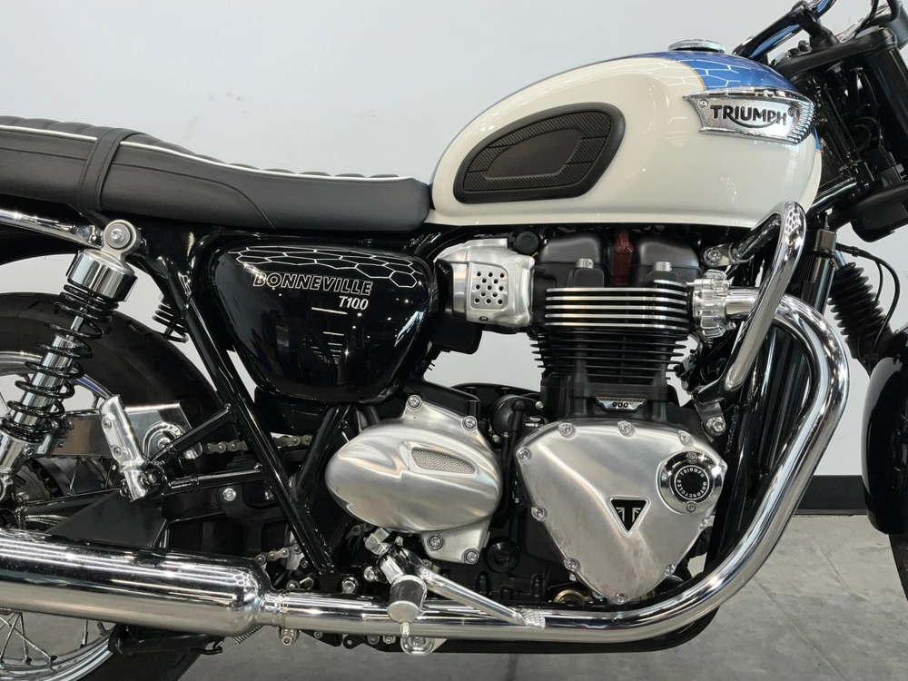 2017 Triumph Bonneville T100 alt