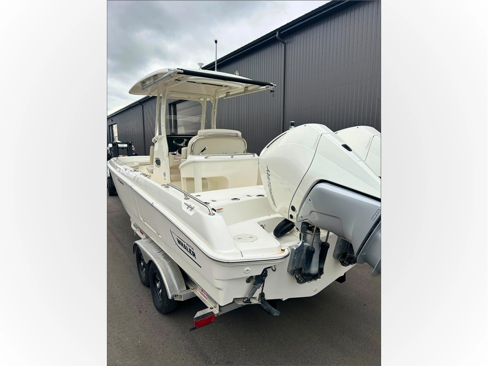 2022 Boston Whaler 270 Dauntless alt