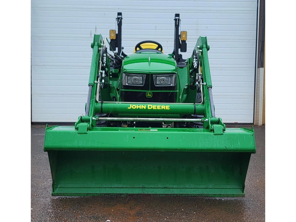 2023 John Deere 3038e alt