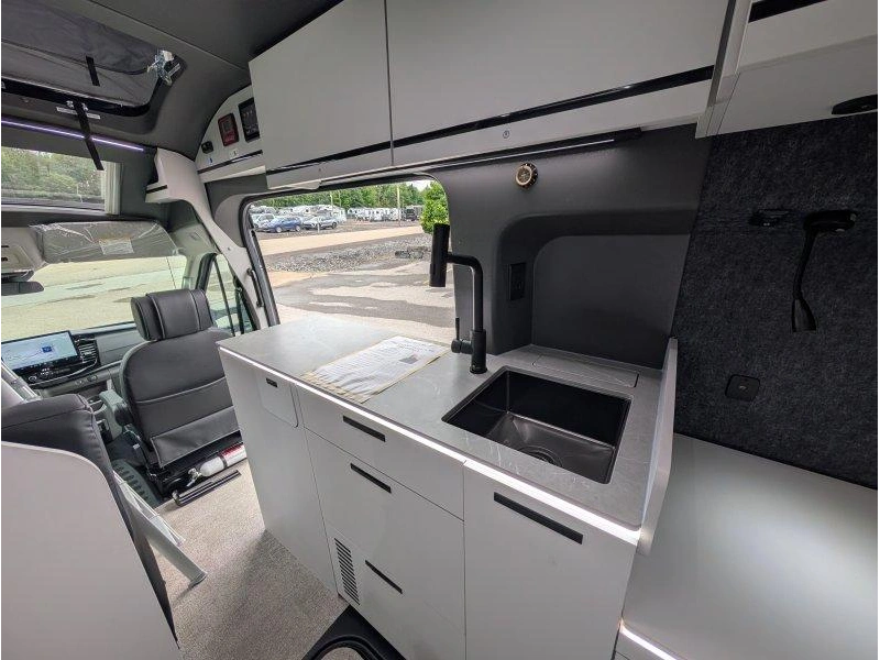 Grand Design Lineage Lvt1 2027 alt