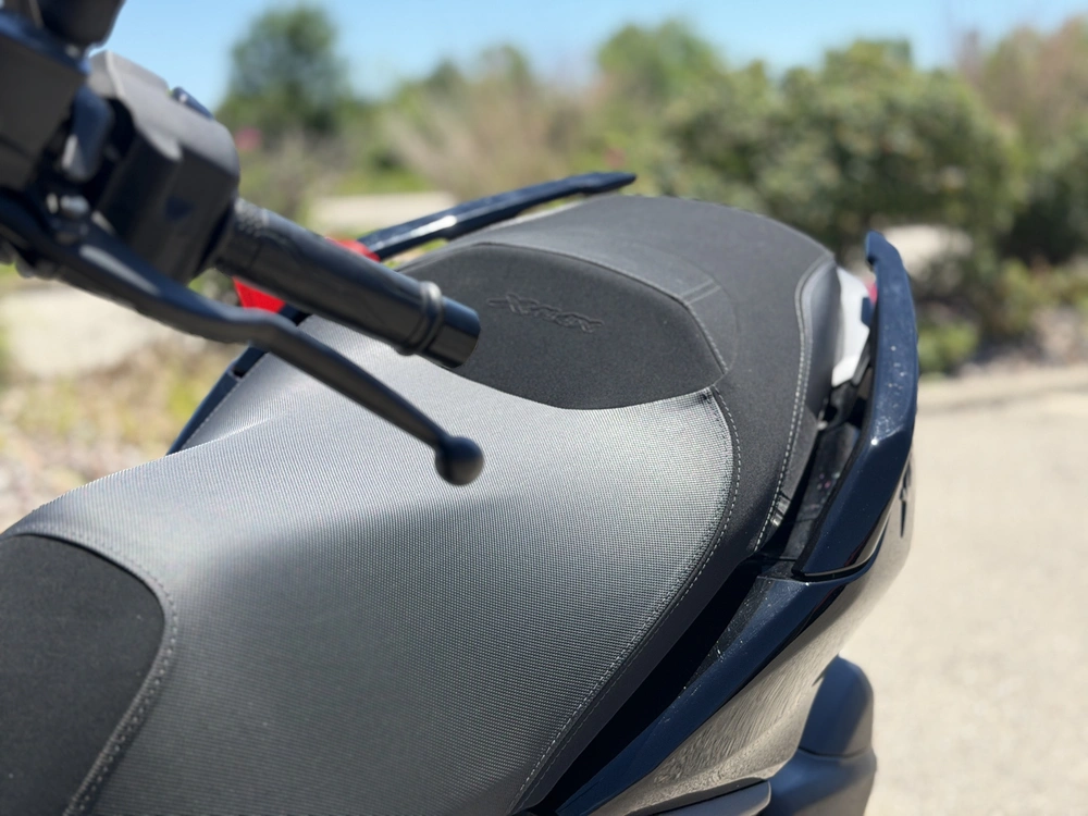 2025 Yamaha Xmax alt