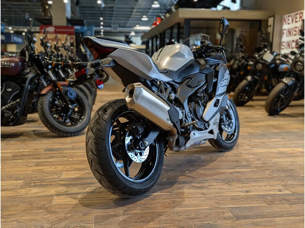 Used 2025 Kawasaki Ninja ZX-4RR // Metallic Matte Whitish Silver