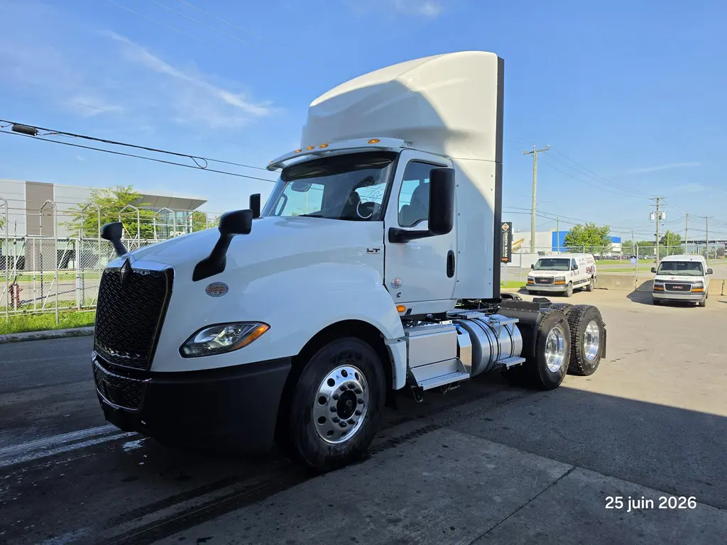 International LT625