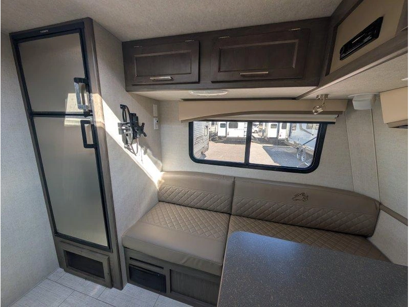 Bigfoot Rv Bigfoot 25b25rqs 2027 alt