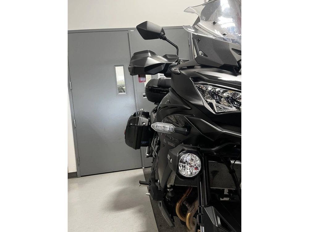 Kawasaki Versy 650 Versy 2023 alt