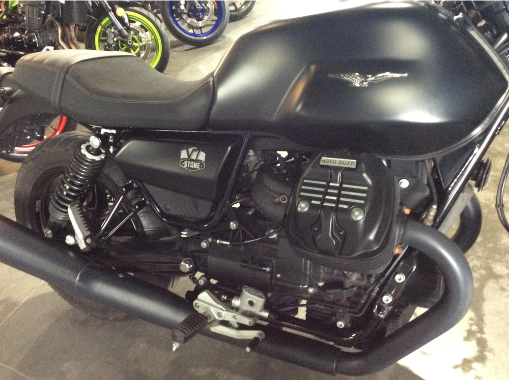 Moto Guzzi V7 Stone Abs 2022 alt