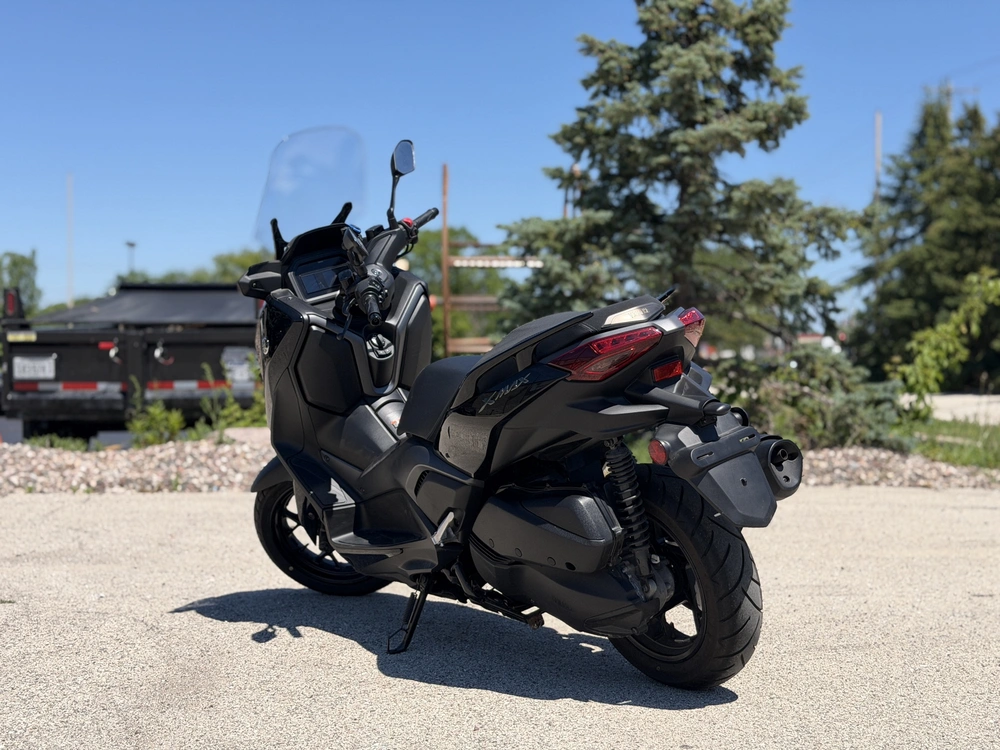 2025 Yamaha Xmax alt
